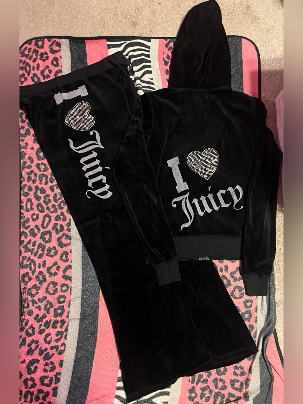 Vintage Juicy Couture Velour tracksuit - Picture 1 of 12